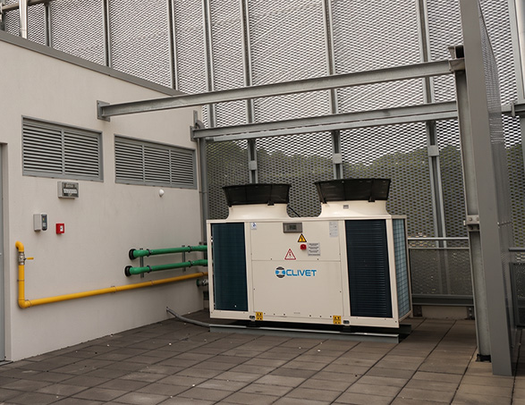  Palazzetto di Massa -  pompe di calore di tipo rooftop Clivetpack2 CSNX-XHE2